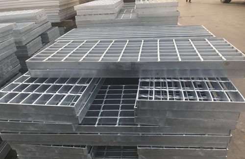 鋼格板與盤梯踏步板 工業建筑中的安全實用之選